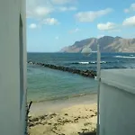 Caleta De Famara Primera Linea Con Balcon Lejlighed *