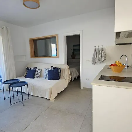 Famara - Beachfront, Balcony & Ocean Views! Апартаменты Тегисе