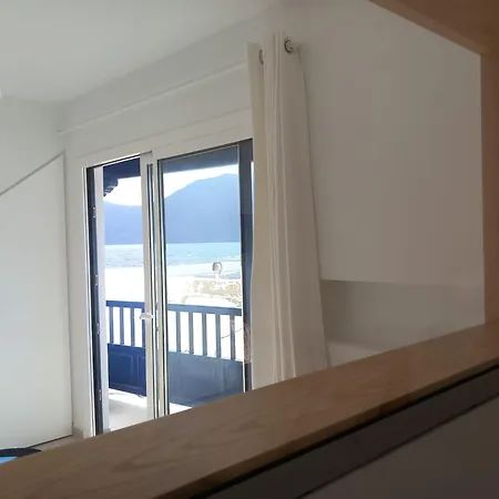 Апартаменты Famara - Beachfront, Balcony & Ocean Views! *
