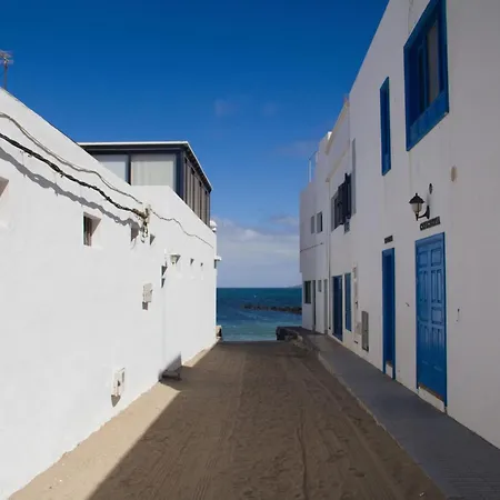 Apartment Famara - Beachfront, Balcony & Ocean Views! Teguise (Lanzarote)