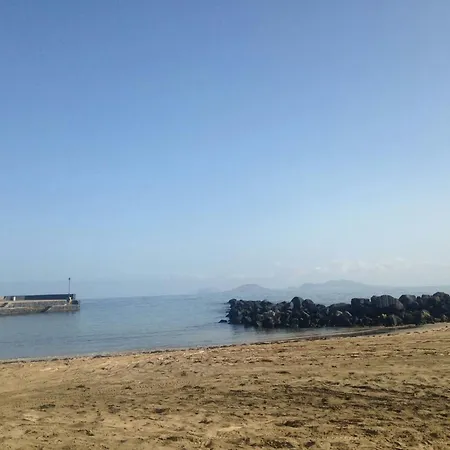 Апартаменты Famara - Beachfront, Balcony & Ocean Views! *