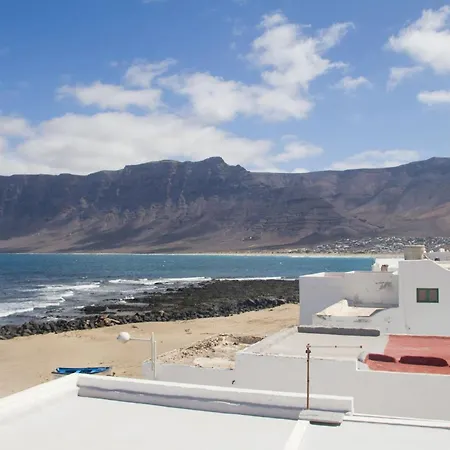 Caleta De Famara Primera Linea Con Balcon